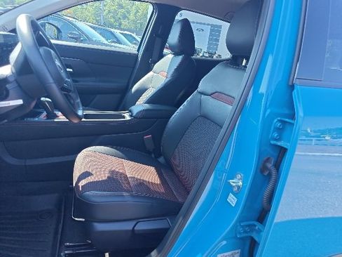 Used 2025 Nissan Kicks SR FWD image 8
