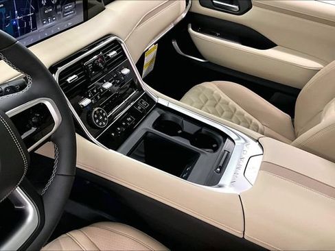 New 2026 Nissan Armada Platinum Reserve w/ Accent Package AWD/4WD image 9