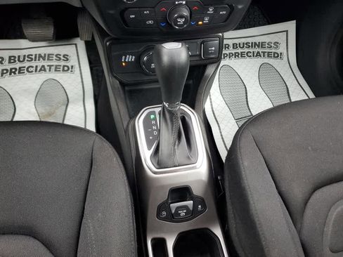 Used 2022 Jeep Renegade Latitude w/ Convenience Group image 19