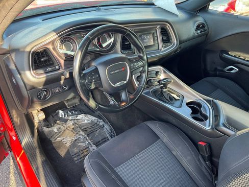 Used 2015 Dodge Challenger SXT RWD image 17