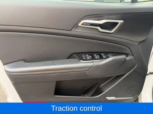 Used 2024 Kia Sportage EX AWD/4WD image 17