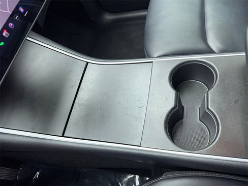 Used 2021 Tesla Model Y Long Range image 34