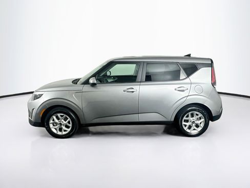 Used 2025 Kia Soul LX w/ LX Technology Package FWD image 4