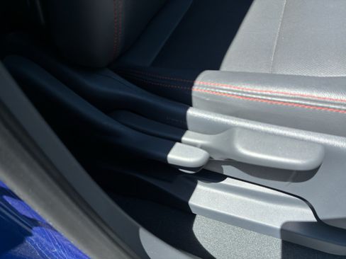 Used 2021 Chevrolet Bolt Premier w/ Infotainment Package FWD image 57