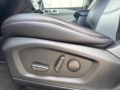 Used 2022 Ford Explorer XLT w/ Equipment Group 202A RWD image 27