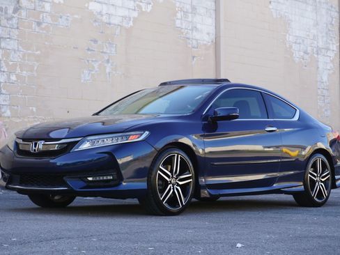 Used 2016 Honda Accord Touring image 1