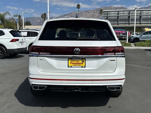 Certified 2025 Volkswagen Atlas SEL Premium R-Line image 4
