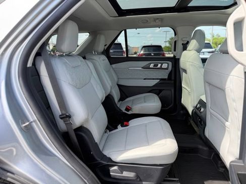 Used 2025 Ford Explorer Platinum w/ LUX Leather Package AWD/4WD image 19
