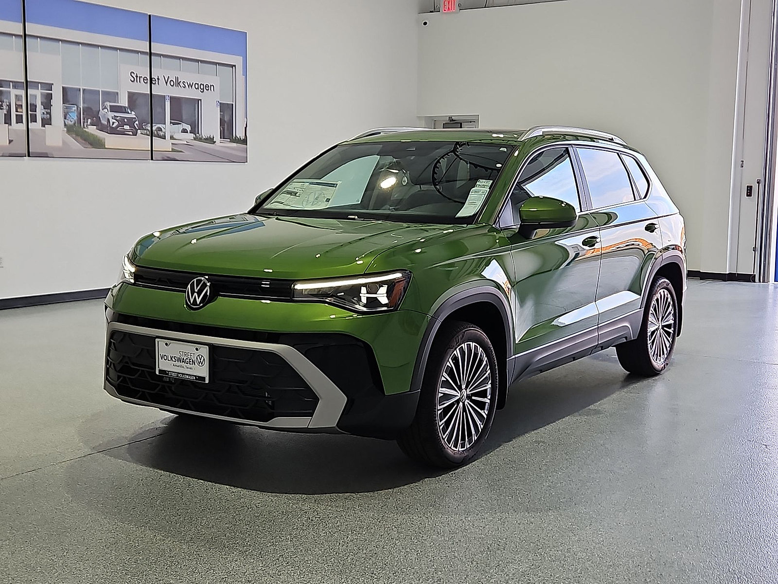 New 2027 Volkswagen Taos SE FWD image 4