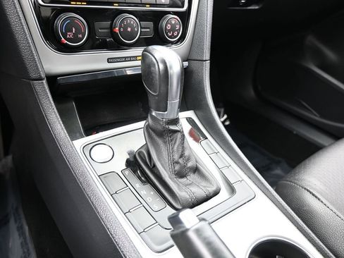 Used 2019 Volkswagen Passat 2.0T Wolfsburg image 18