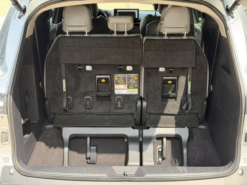 Used 2025 Toyota Sienna XLE FWD image 26