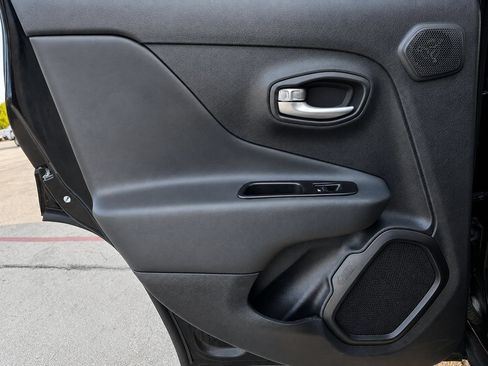 Used 2023 Jeep Renegade Altitude w/ Sun/Sound Group AWD/4WD image 32