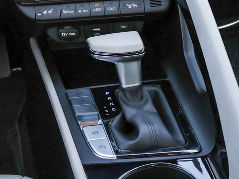 Used 2025 Hyundai Elantra Limited FWD image 24