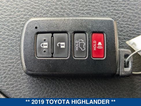 Used 2019 Toyota Highlander XLE FWD image 37