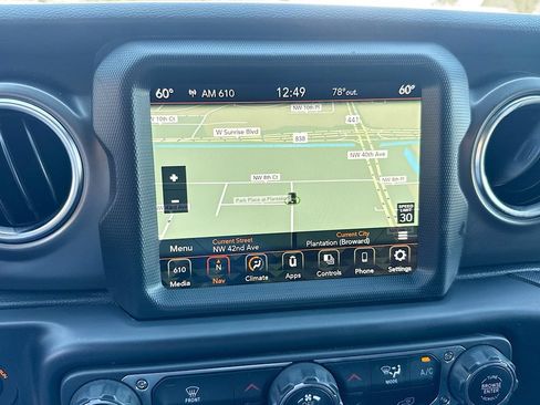 Used 2022 Jeep Wrangler Unlimited Rubicon 4xe AWD/4WD image 14