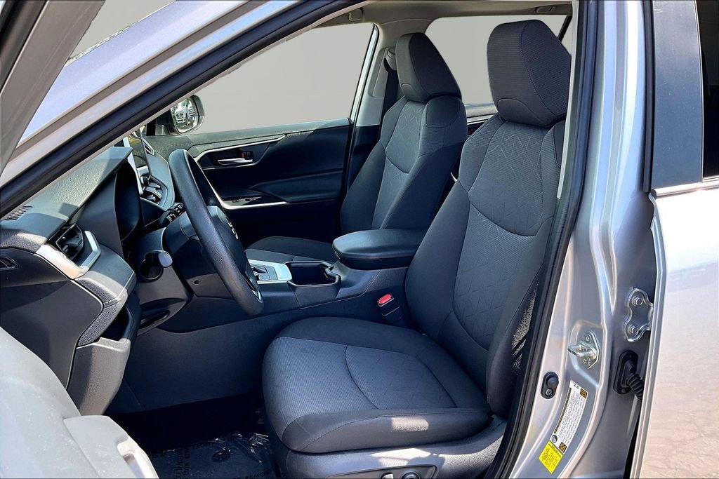 Used 2025 Toyota RAV4 XLE w/ Convenience Package AWD/4WD image 25