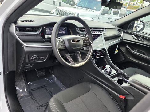 New 2025 Jeep Grand Cherokee image 10