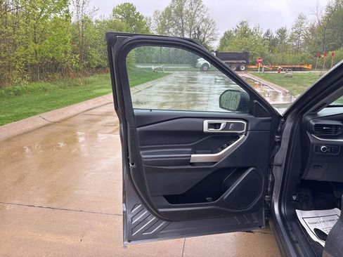 Used 2022 Ford Explorer XLT AWD/4WD image 13
