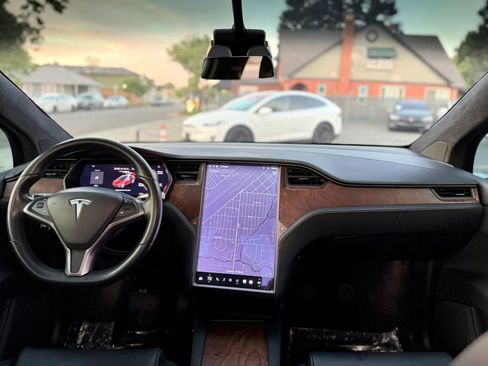 Used 2020 Tesla Model X Long Range image 11