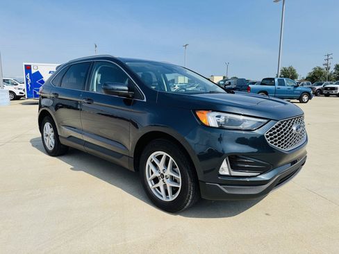 Used 2024 Ford Edge SEL w/ Convenience Package AWD/4WD image 2