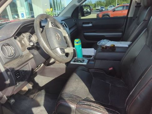 Used 2014 Toyota Tundra SR5 w/ SR5 Upgrade Package AWD/4WD image 12
