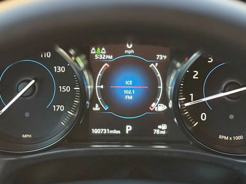 Used 2019 Jaguar F-PACE image 16