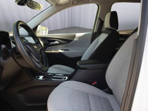 Used 2024 Chevrolet Equinox LT AWD/4WD image 2