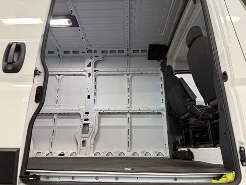 Used 2024 RAM ProMaster 2500 w/ Convenience Group image 25
