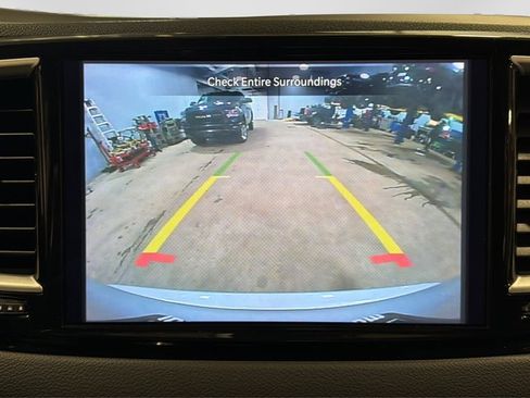 Used 2024 Chrysler Pacifica Touring-L FWD image 31