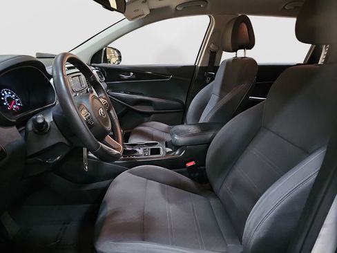 Used 2016 Kia Sorento LX w/ LX Convenience Package image 16