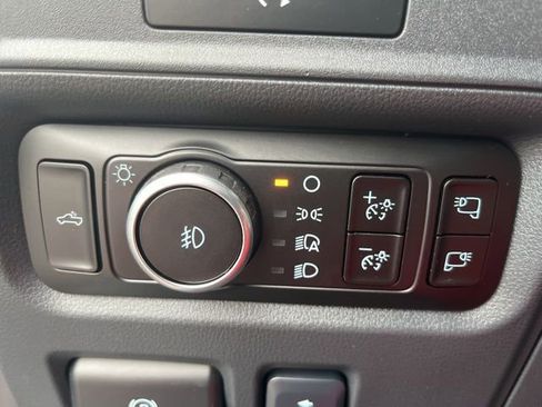 Used 2025 Ford F150 Lariat w/ Equipment Group 501A Mid image 15