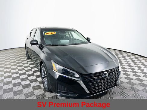 Used 2024 Nissan Altima 2.5 SV w/ SV Premium Package image 4