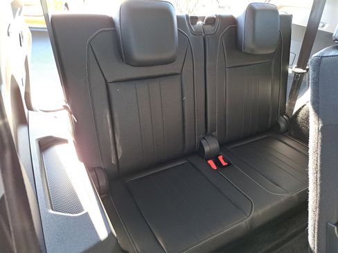 Certified 2023 Volkswagen Tiguan SE image 12