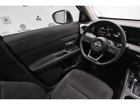 Used 2026 Nissan Kicks SV w/ SV Premium Package FWD image 8