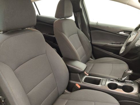 Used 2018 Chevrolet Cruze LT w/ Convenience Package FWD image 21