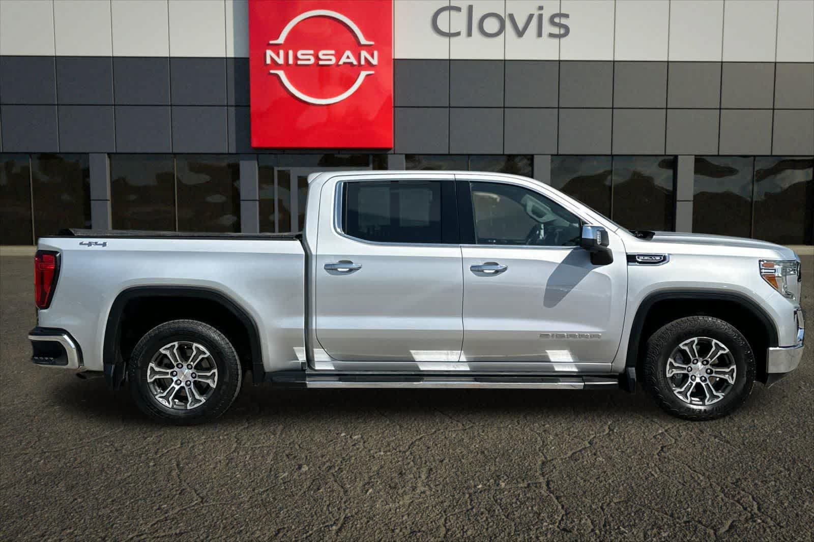 Used 2019 GMC Sierra 1500 SLT w/ Driver Alert Package I AWD/4WD image 9