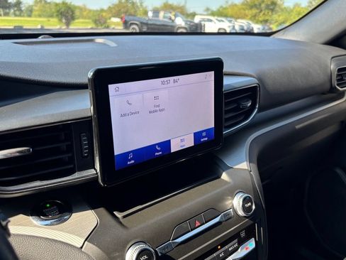 Used 2020 Ford Explorer XLT w/ Equipment Group 202A AWD/4WD image 31