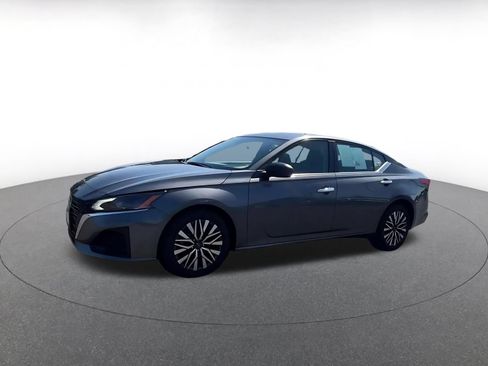Used 2025 Nissan Altima 2.5 SV FWD image 6