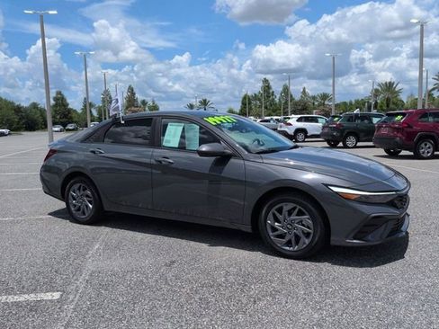 Used 2024 Hyundai Elantra SEL FWD image 2