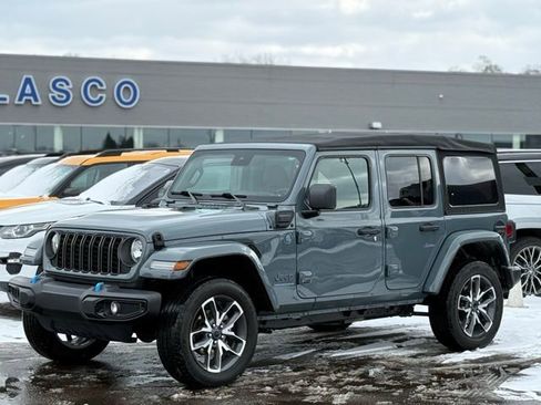 Used 2024 Jeep Wrangler Unlimited image 30