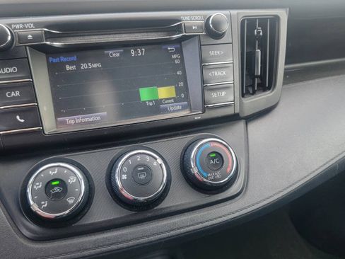 Used 2016 Toyota RAV4 LE FWD image 29