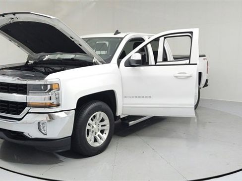 Used 2018 Chevrolet Silverado 1500 LT w/ All Star Edition image 9