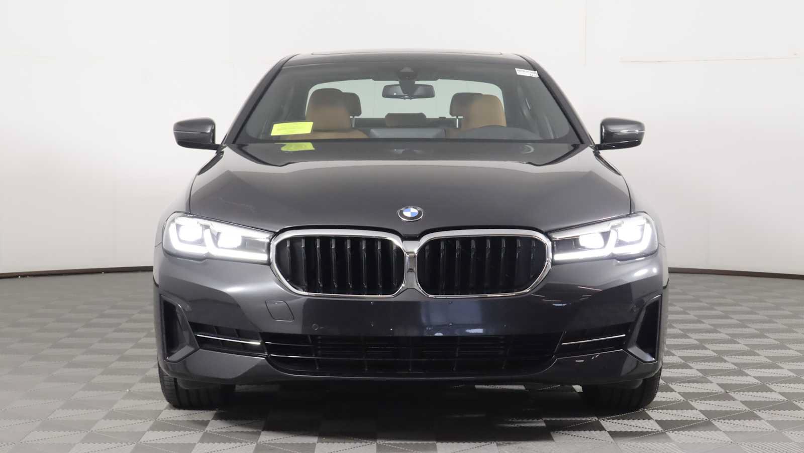 Used 2023 BMW 530i xDrive w/ Premium Package AWD/4WD image 2