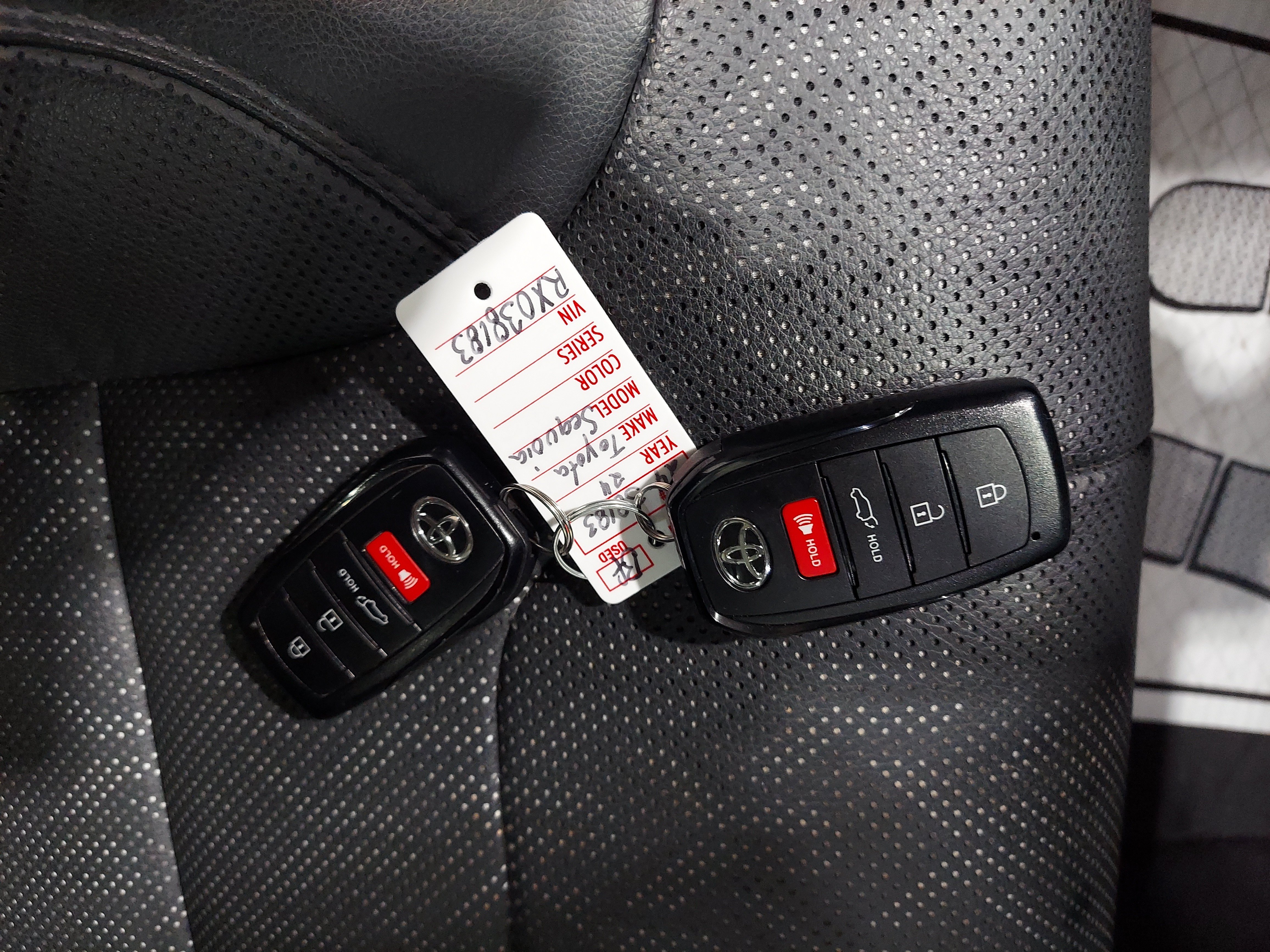 Used 2024 Toyota Sequoia Platinum AWD/4WD image 15