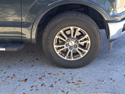 Used 2018 Ford F150 Lariat w/ Trailer Tow Package image 7