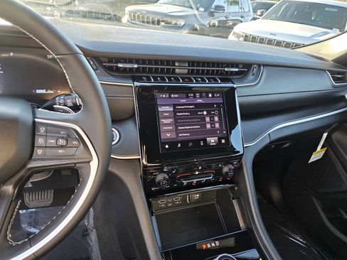 New 2025 Jeep Grand Cherokee Altitude image 15