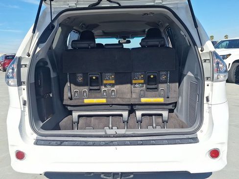 Used 2012 Toyota Sienna SE image 12