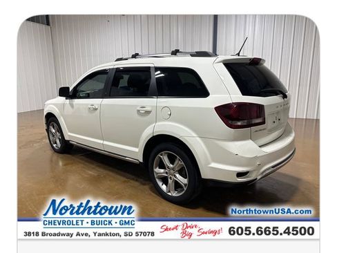 Used 2017 Dodge Journey Crossroad FWD image 3