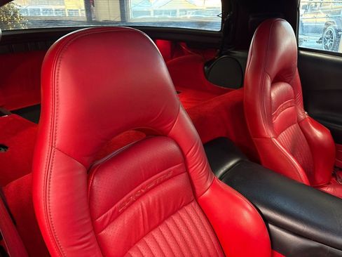 Used 2004 Chevrolet Corvette Coupe w/ Roof Package image 50