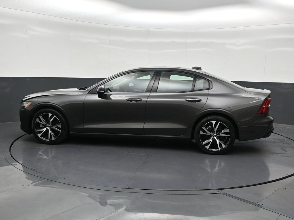 Certified 2024 Volvo S60 B5 Core FWD image 2